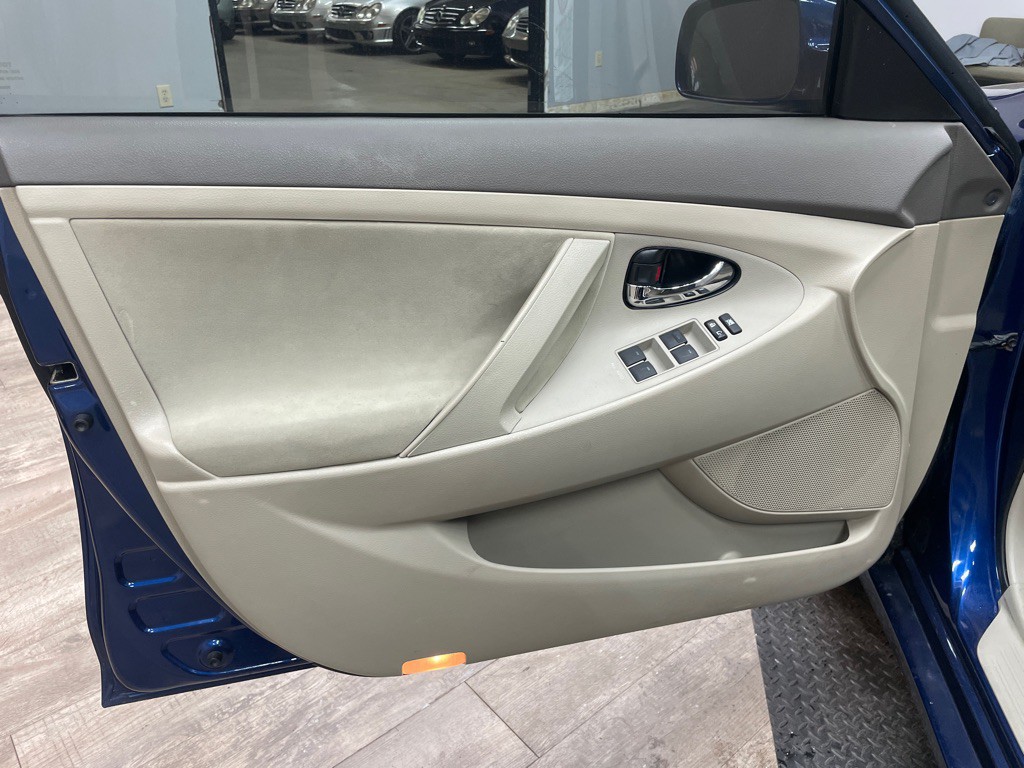 2010 Toyota Camry Image 14