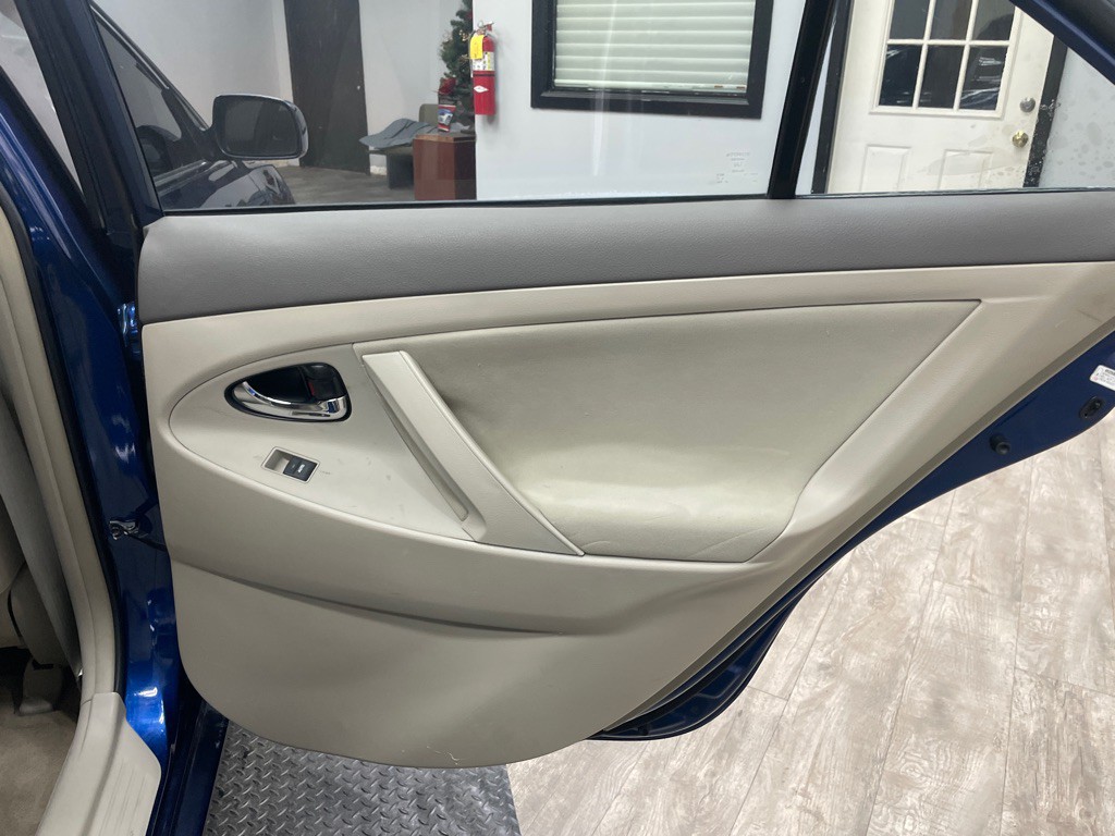 2010 Toyota Camry Image 28