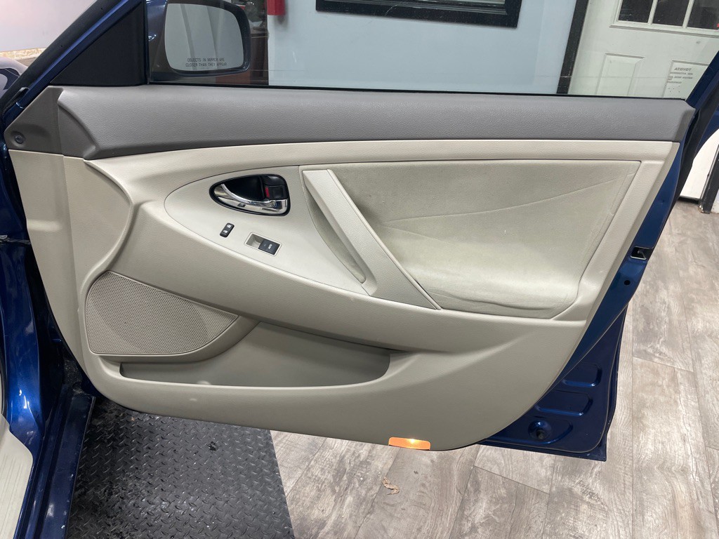 2010 Toyota Camry Image 32