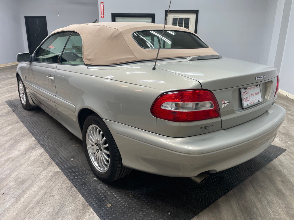 2004 Volvo C70 Image 9