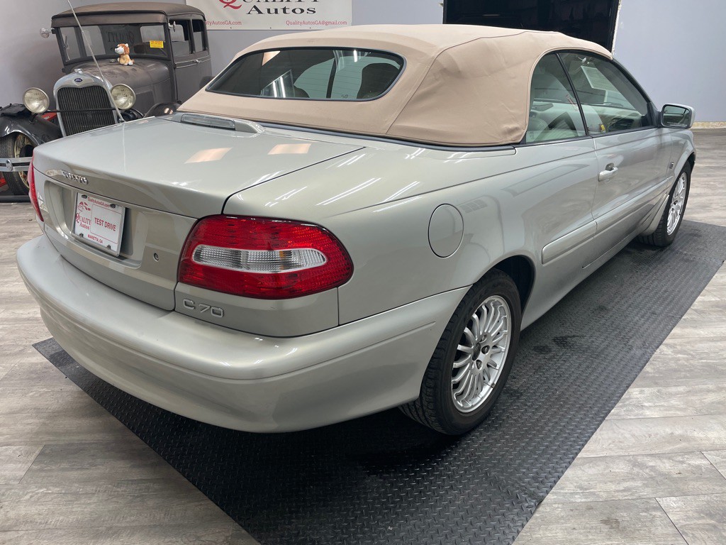 2004 Volvo C70 Image 11