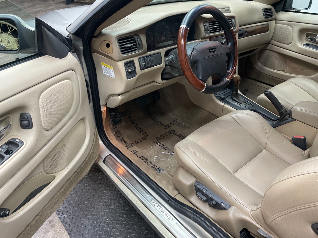 2004 Volvo C70 Image 19