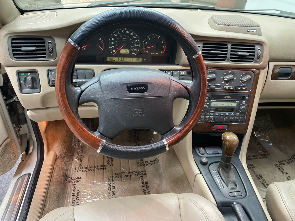 2004 Volvo C70 Image 23