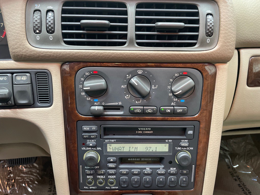 2004 Volvo C70 Image 25