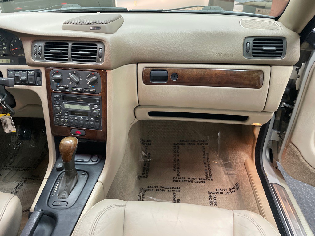 2004 Volvo C70 Image 33