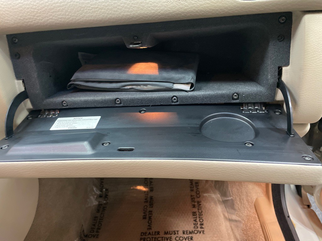 2004 Volvo C70 Image 35