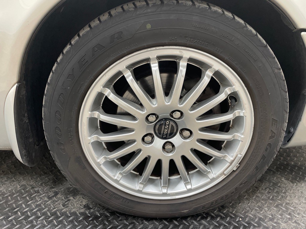 2004 Volvo C70 Image 44