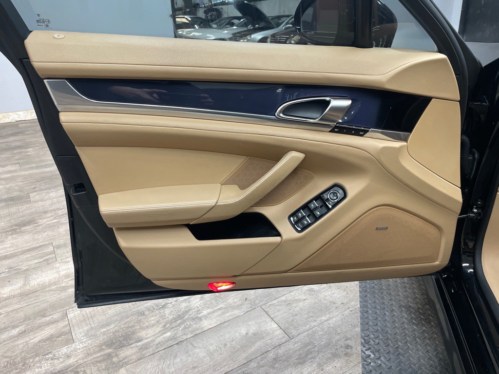 2012 Porsche Panamera Image 14