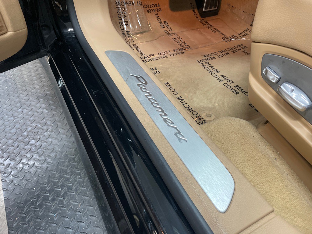 2012 Porsche Panamera Image 16