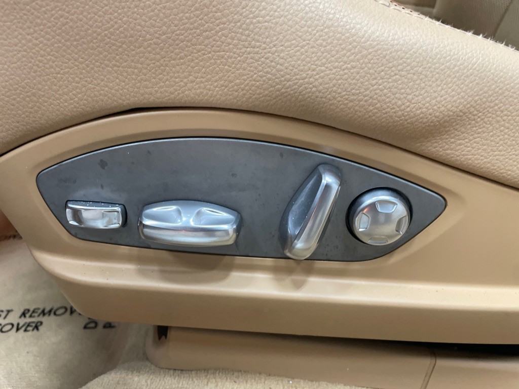 2012 Porsche Panamera Image 17