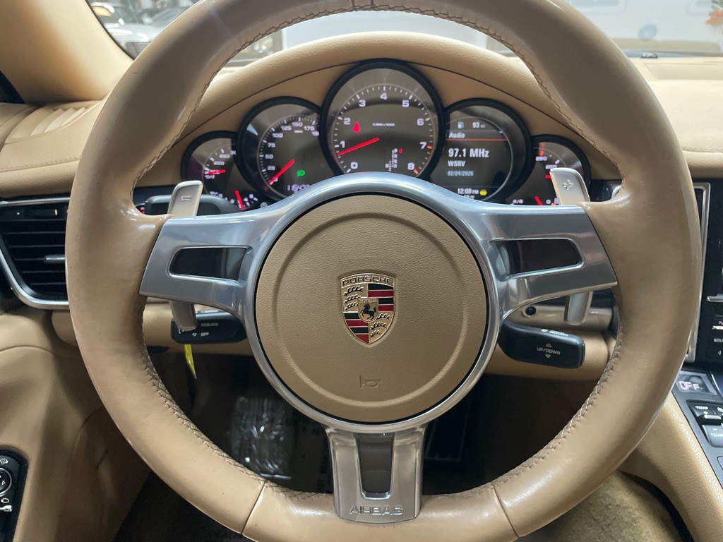 2012 Porsche Panamera Image 20