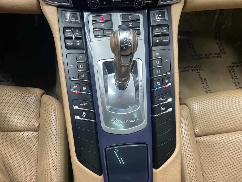 2012 Porsche Panamera Image 24
