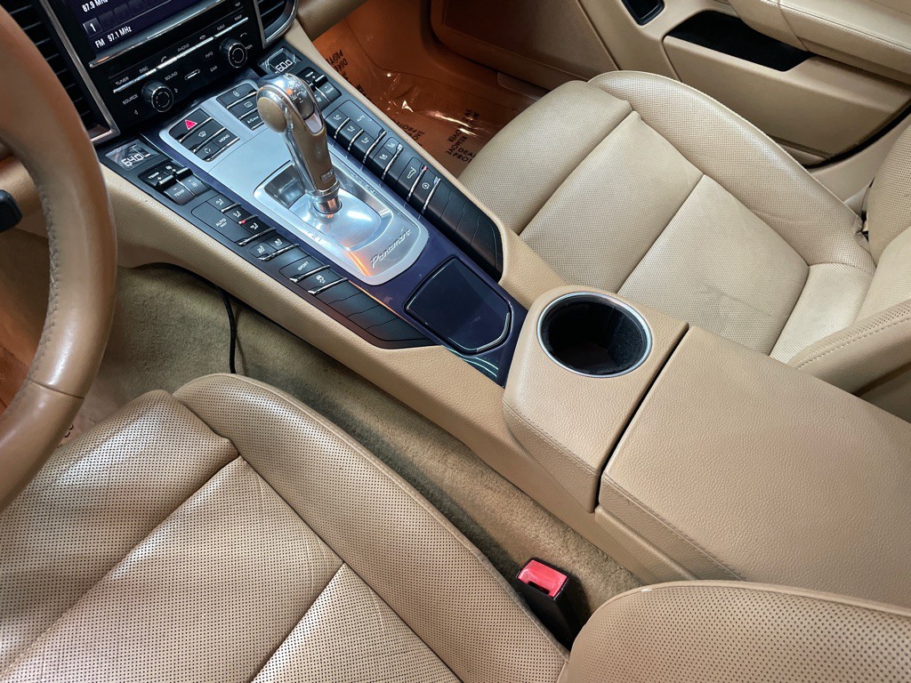 2012 Porsche Panamera Image 25