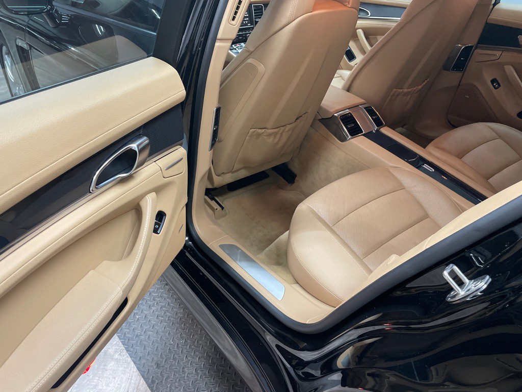 2012 Porsche Panamera Image 28