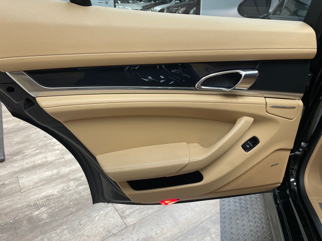 2012 Porsche Panamera Image 29