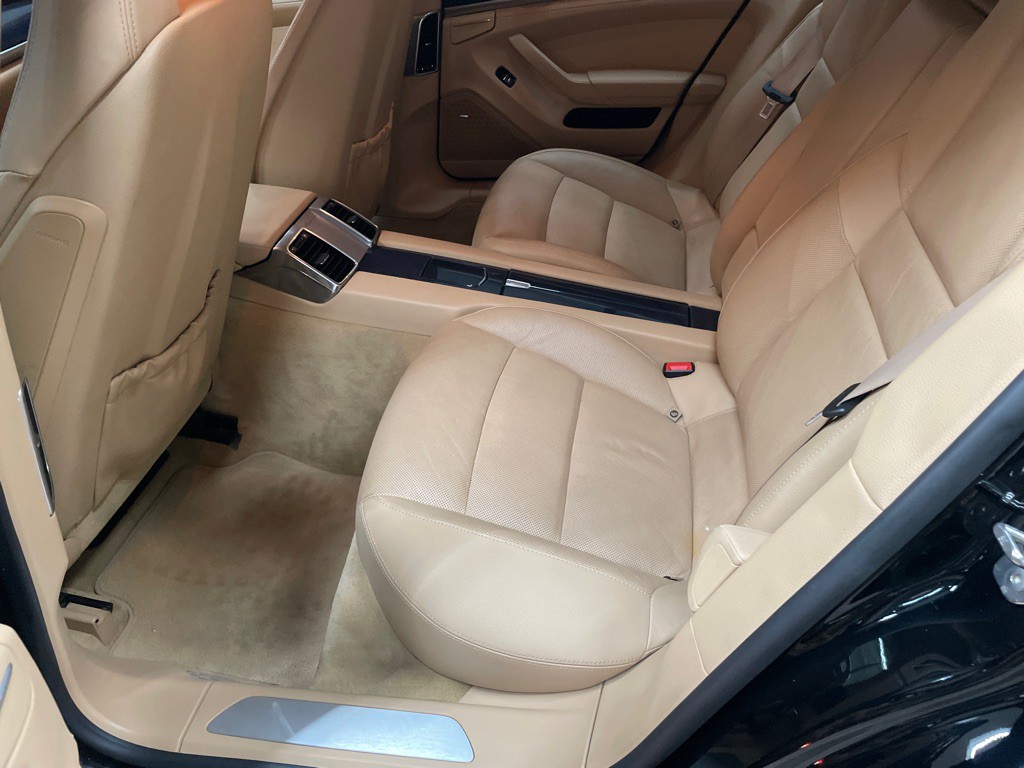 2012 Porsche Panamera Image 30