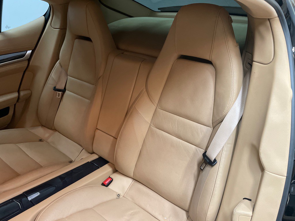 2012 Porsche Panamera Image 31