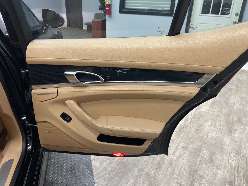2012 Porsche Panamera Image 33