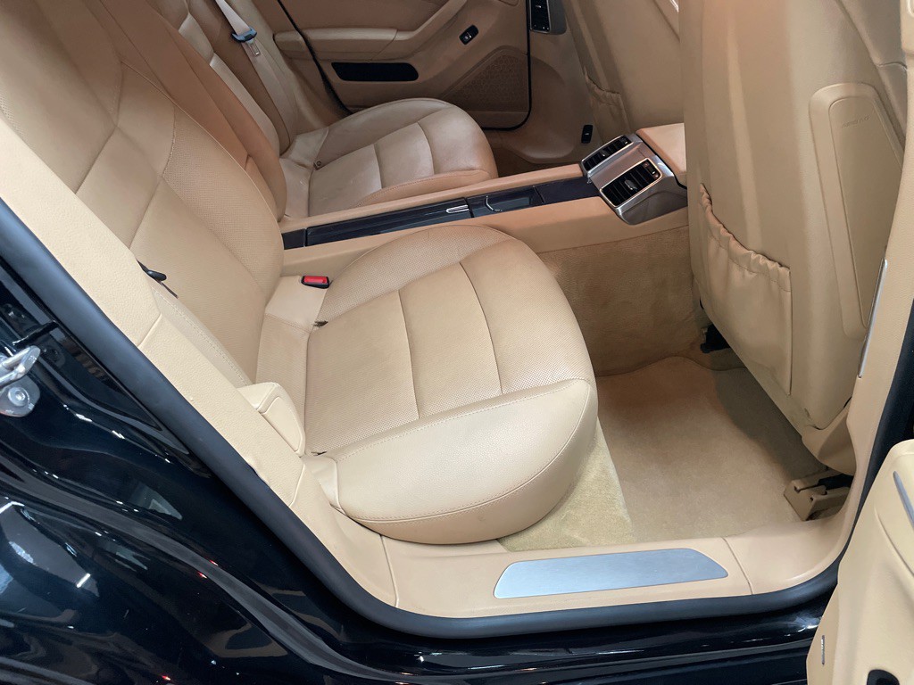 2012 Porsche Panamera Image 34