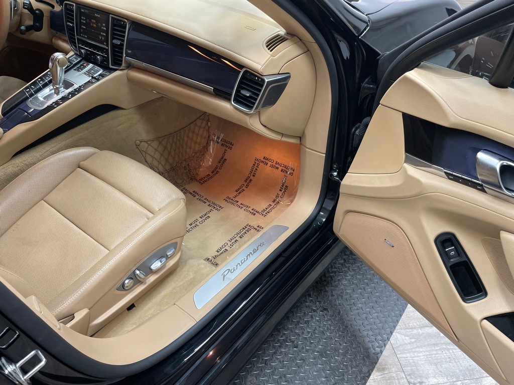 2012 Porsche Panamera Image 36