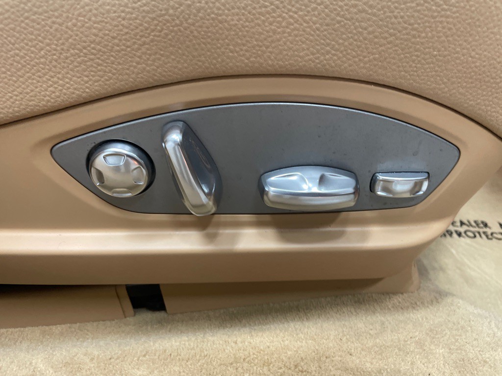 2012 Porsche Panamera Image 39