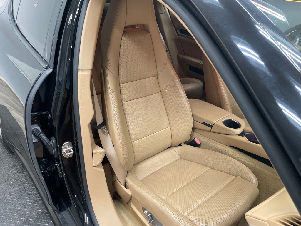 2012 Porsche Panamera Image 40