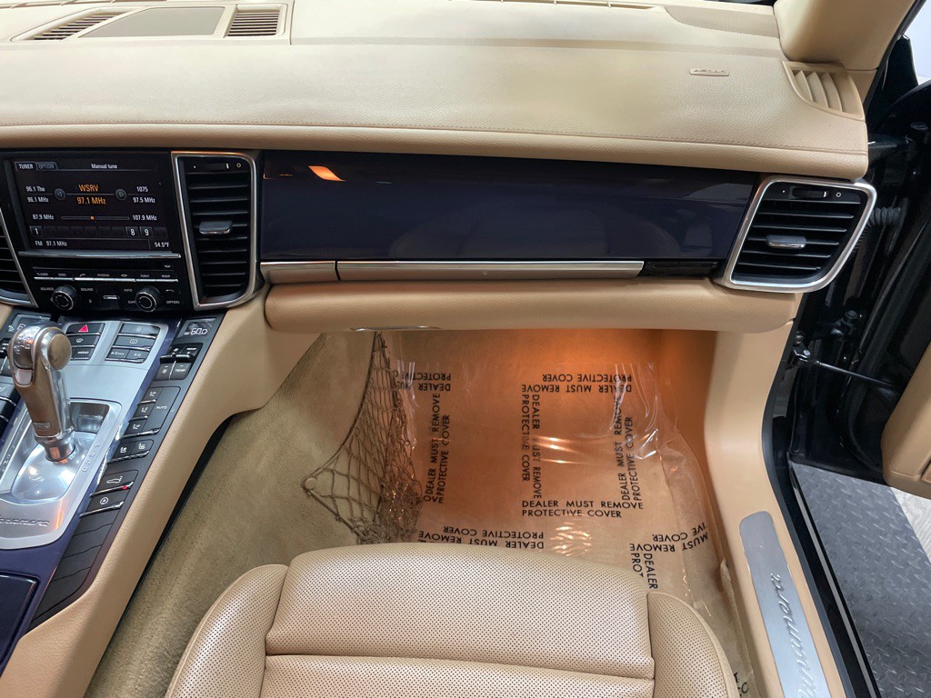 2012 Porsche Panamera Image 41