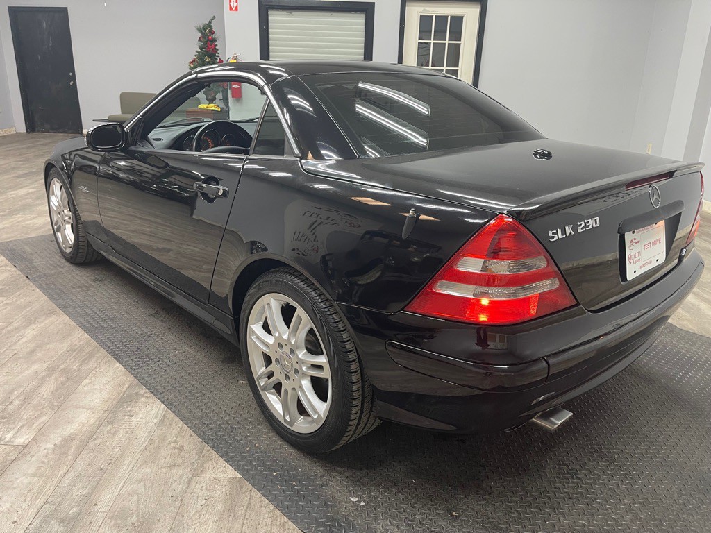 2004 Mercedes-Benz SLK-Class Image 8