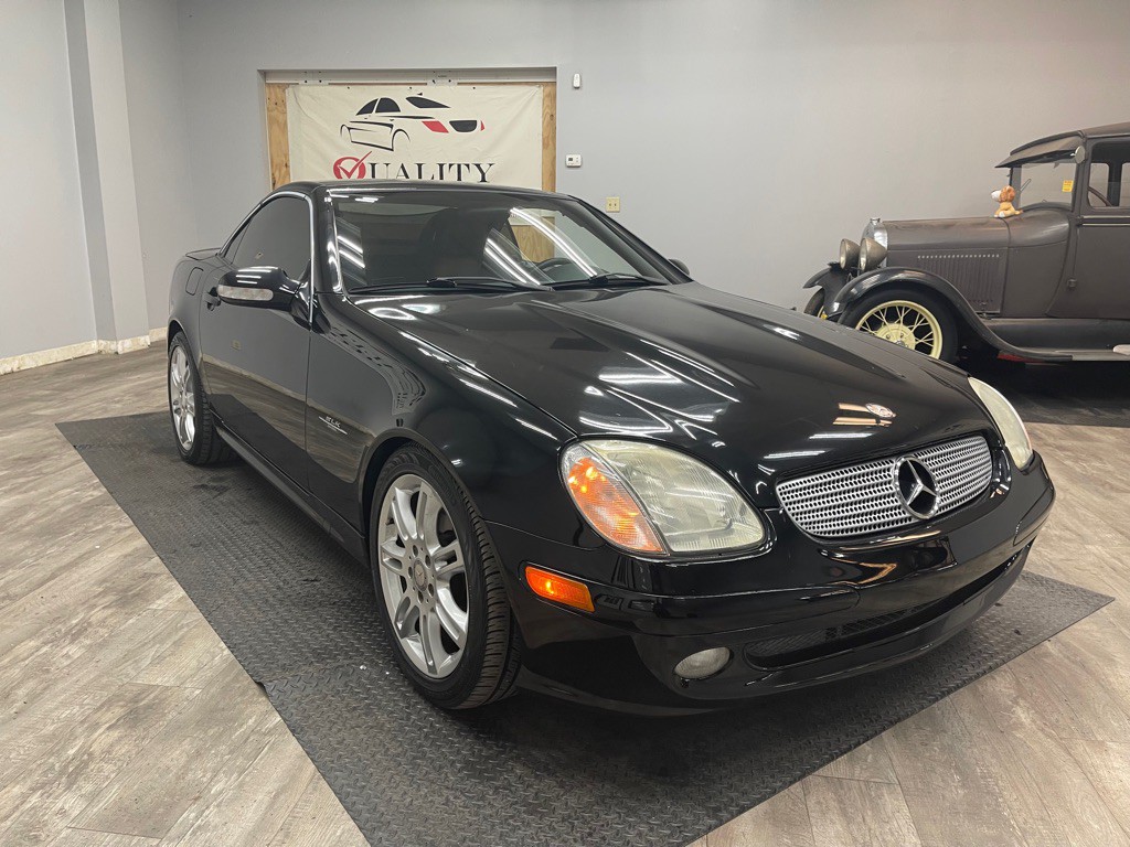 2004 Mercedes-Benz SLK-Class Image 10