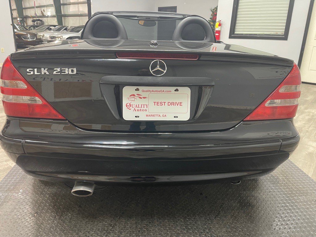 2004 Mercedes-Benz SLK-Class Image 16