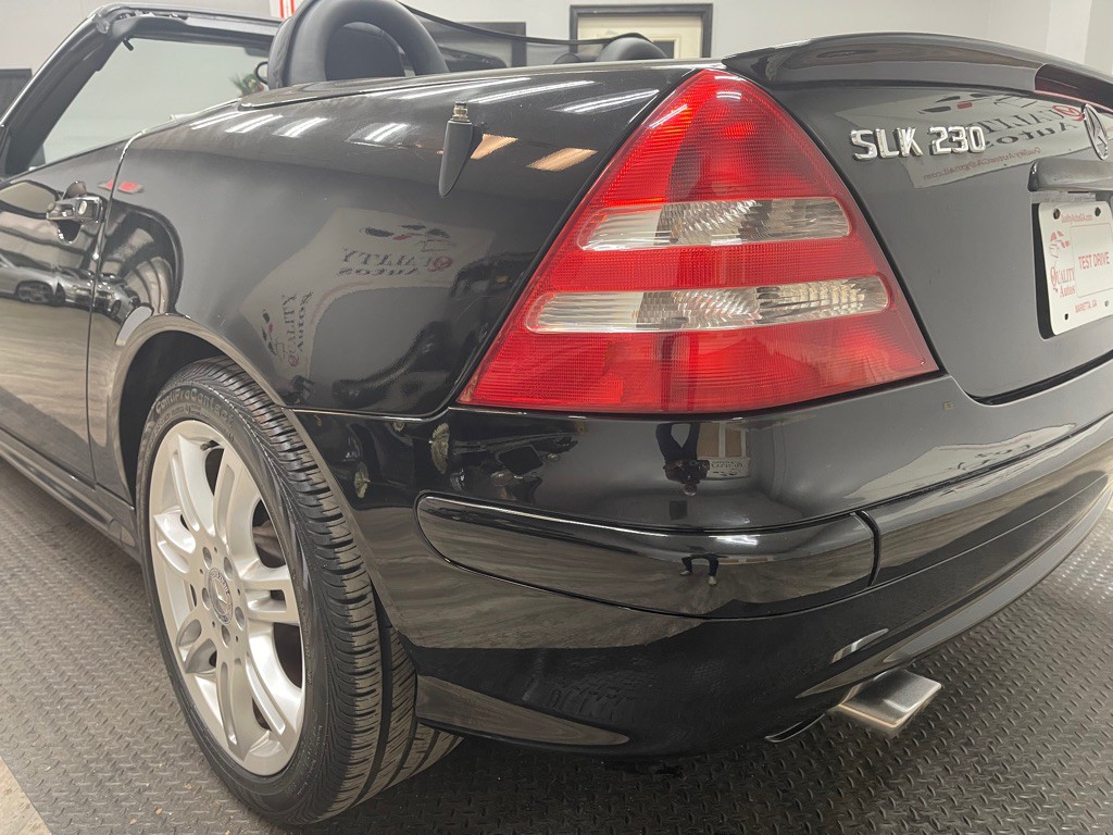 2004 Mercedes-Benz SLK-Class Image 19