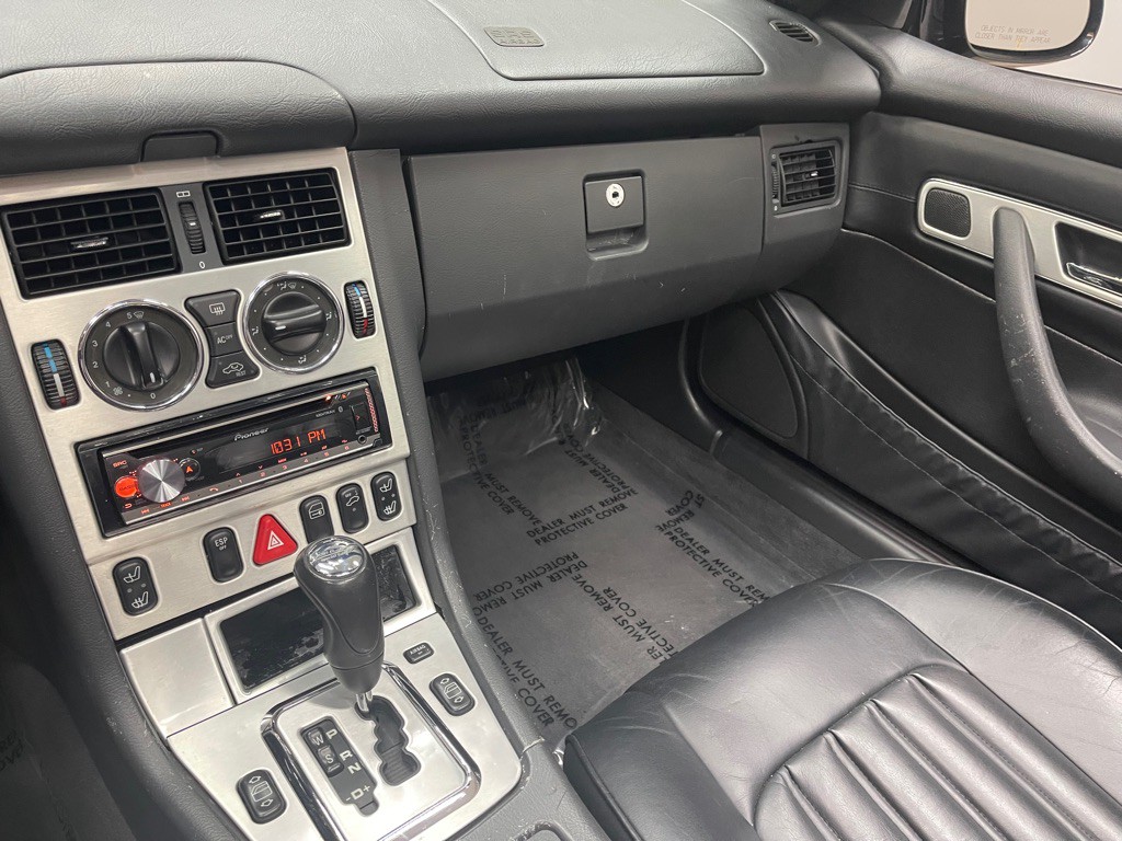 2004 Mercedes-Benz SLK-Class Image 24