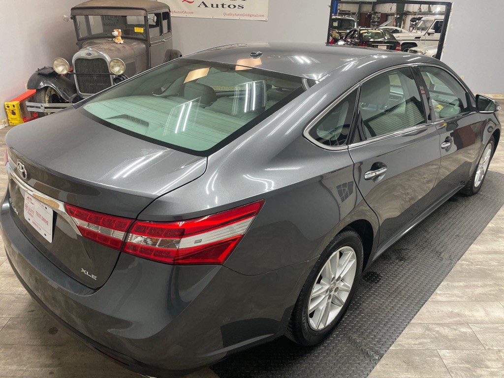 2015 Toyota Avalon Image 9