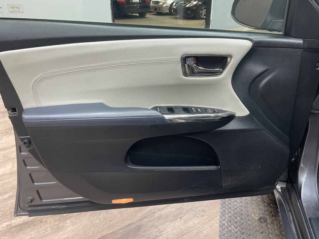 2015 Toyota Avalon Image 15