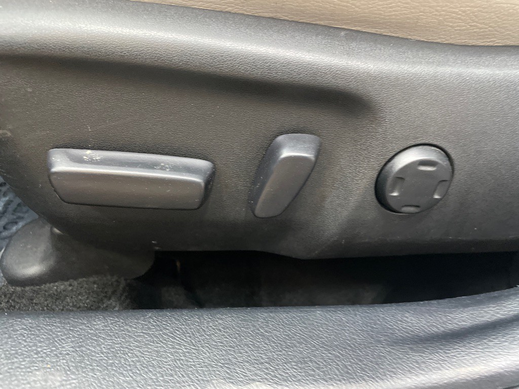 2015 Toyota Avalon Image 16