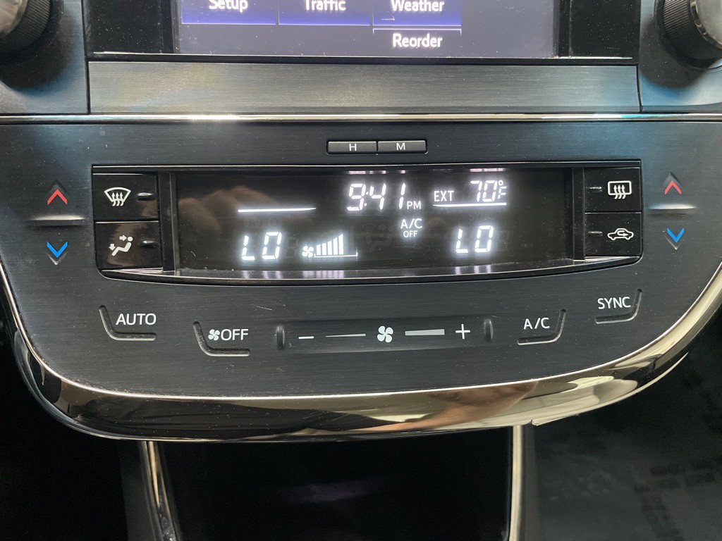 2015 Toyota Avalon Image 24