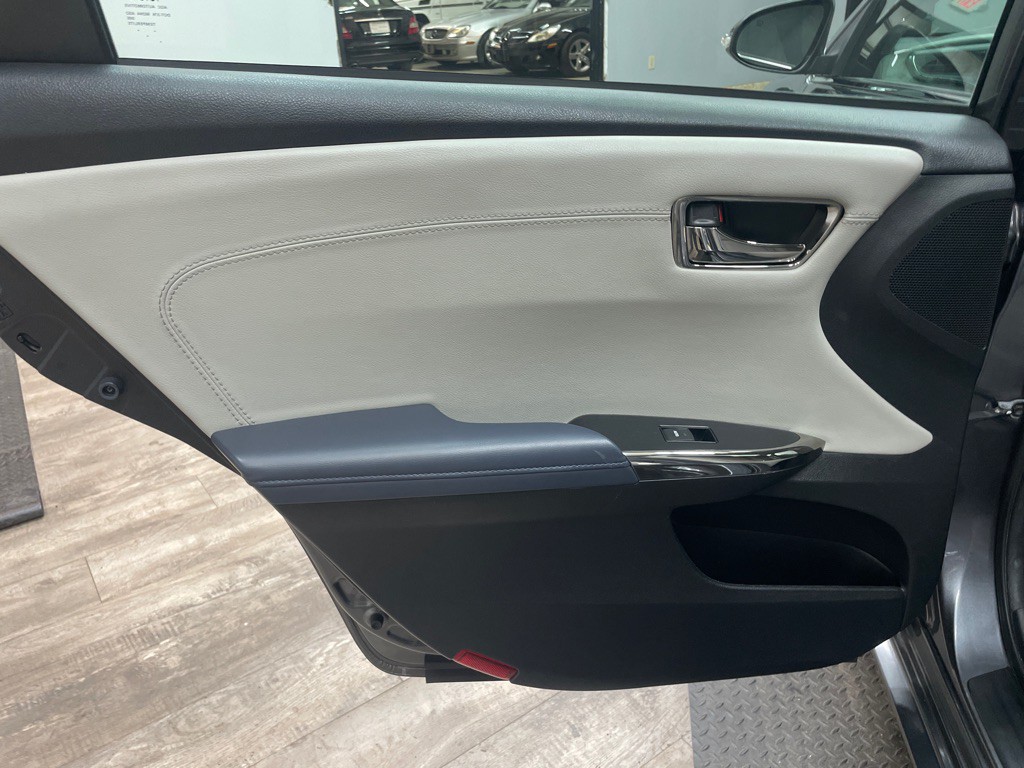 2015 Toyota Avalon Image 30