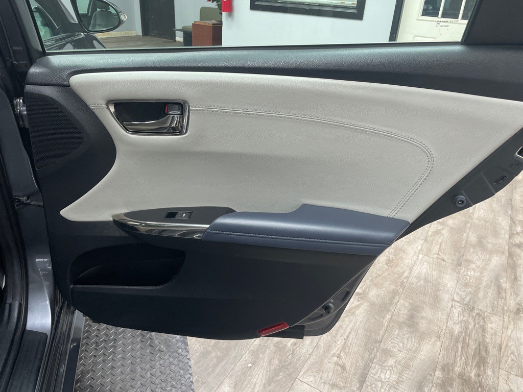 2015 Toyota Avalon Image 34
