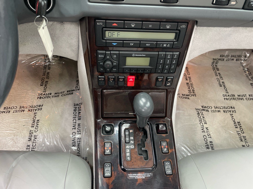 2000 Mercedes-Benz SL-Class Image 27
