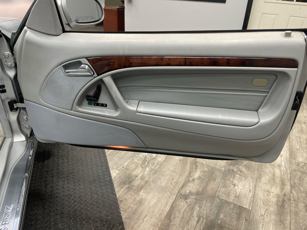 2000 Mercedes-Benz SL-Class Image 30