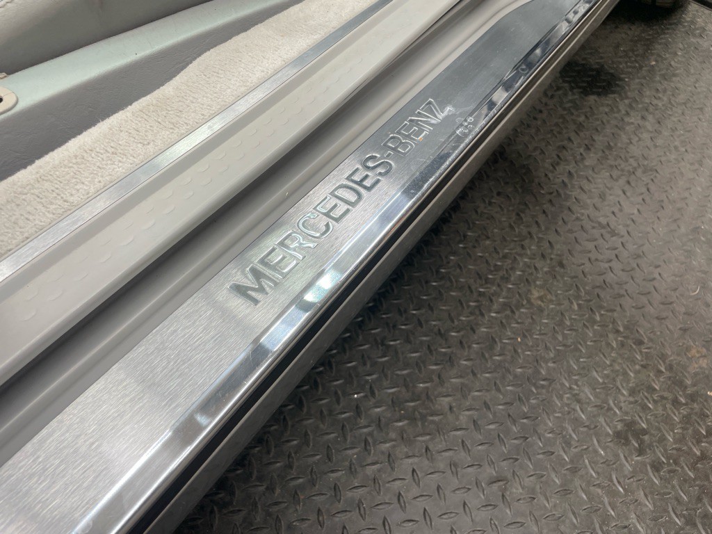 2000 Mercedes-Benz SL-Class Image 31