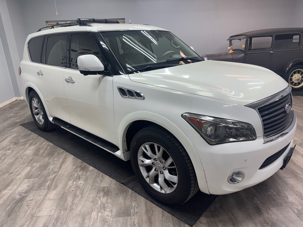 2011 INFINITI QX56 Image 3