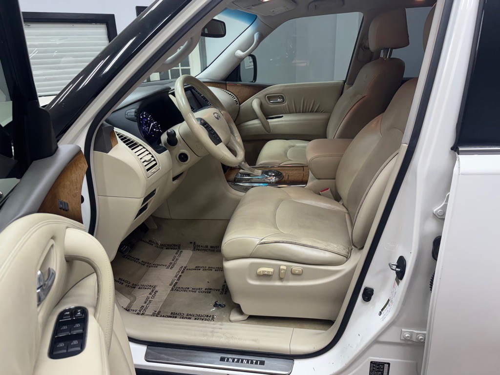 2011 INFINITI QX56 Image 5
