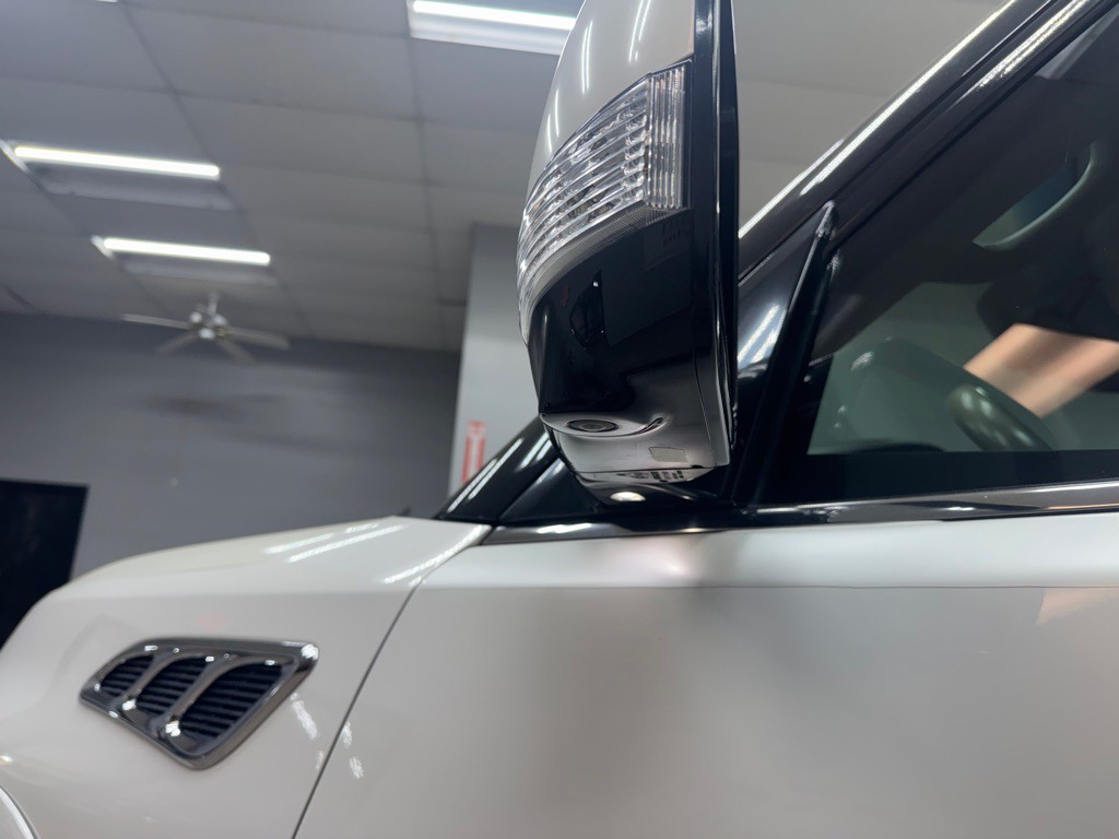 2011 INFINITI QX56 Image 15