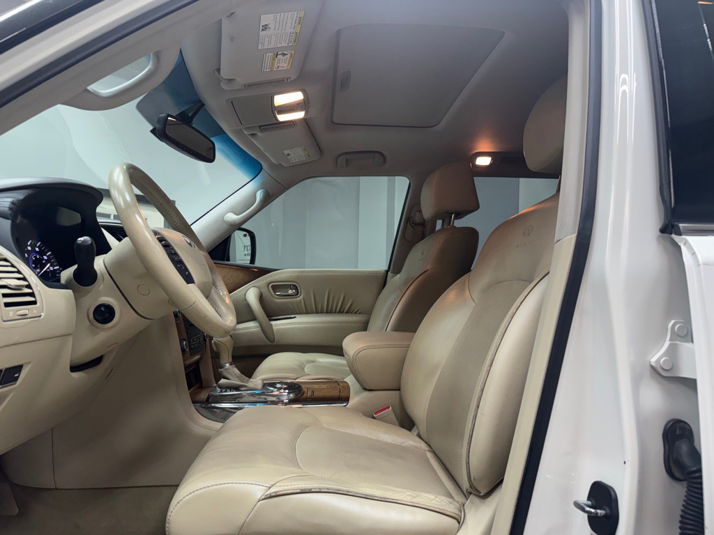2011 INFINITI QX56 Image 18