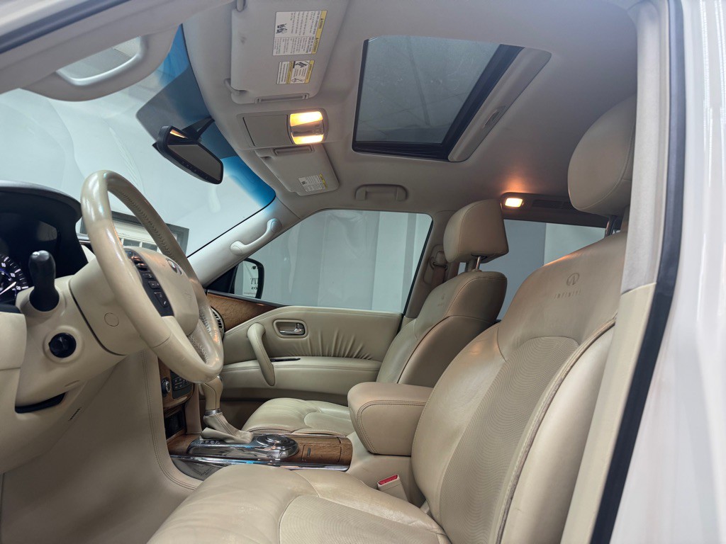 2011 INFINITI QX56 Image 19