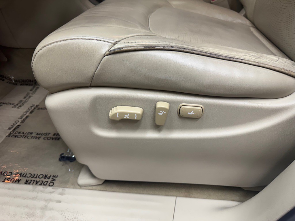 2011 INFINITI QX56 Image 21