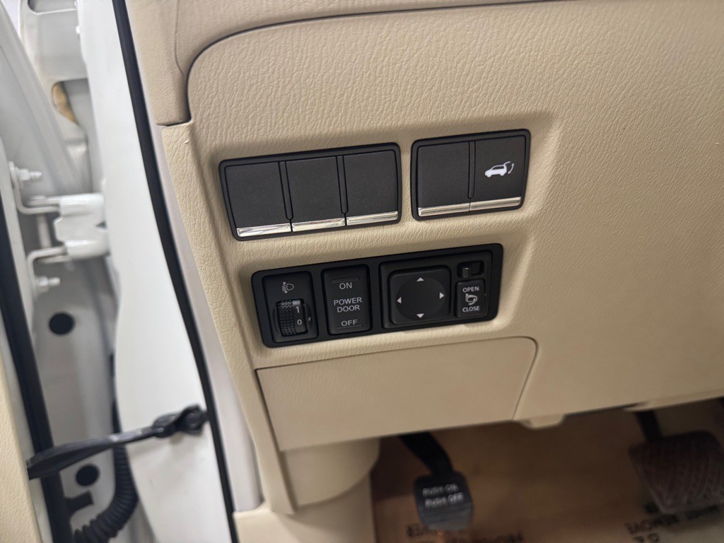 2011 INFINITI QX56 Image 22