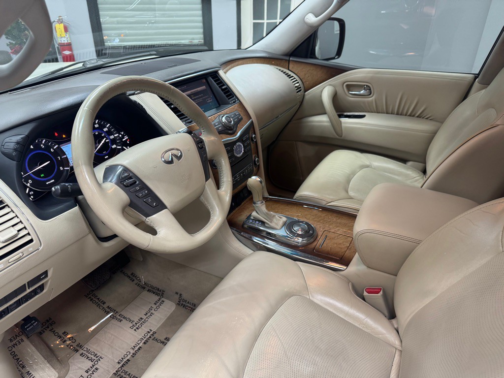 2011 INFINITI QX56 Image 23