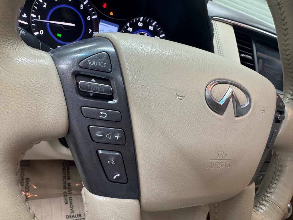 2011 INFINITI QX56 Image 26